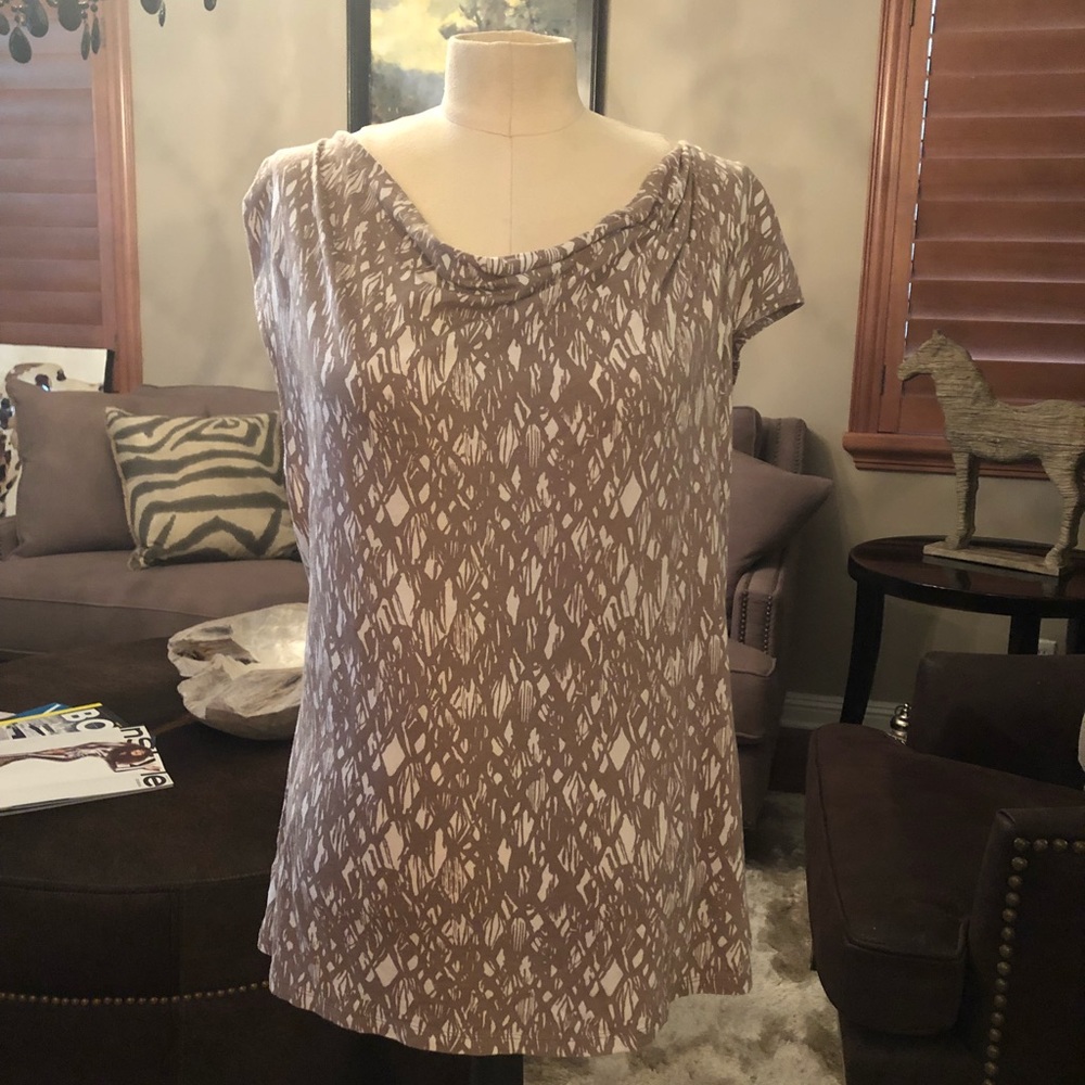 Ann Taylor Brown and white tee shirt